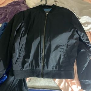 Nice lightweight bomber jacket. Perfect to pair with a hoodie!